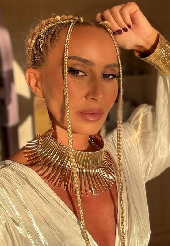 crina abrudan selfie