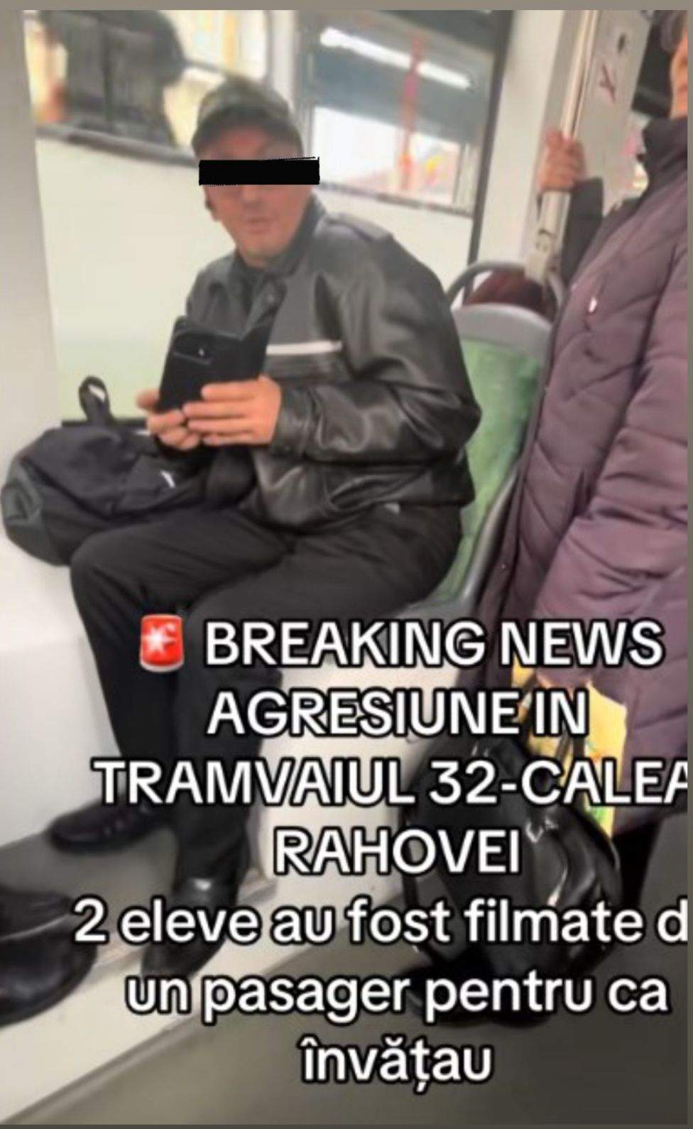 Bărbatul care a filmat fetele care învățau în tramvai