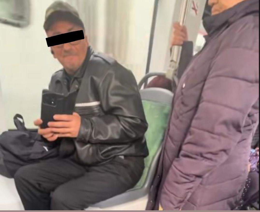 Bărbatul agresor, din tramvai