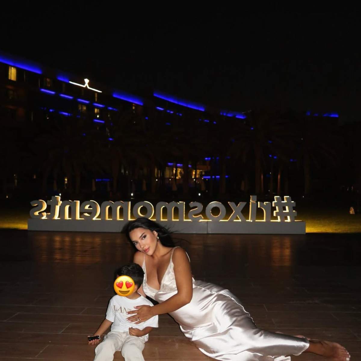 Larisa Udilă și fiul ei, la mare