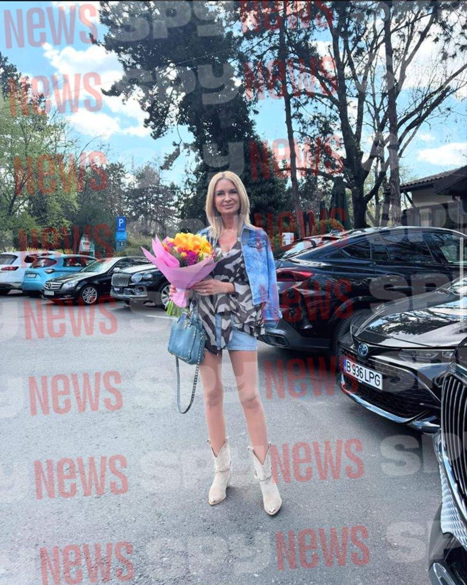 Oana Ungureanu, cu un buchet de flori