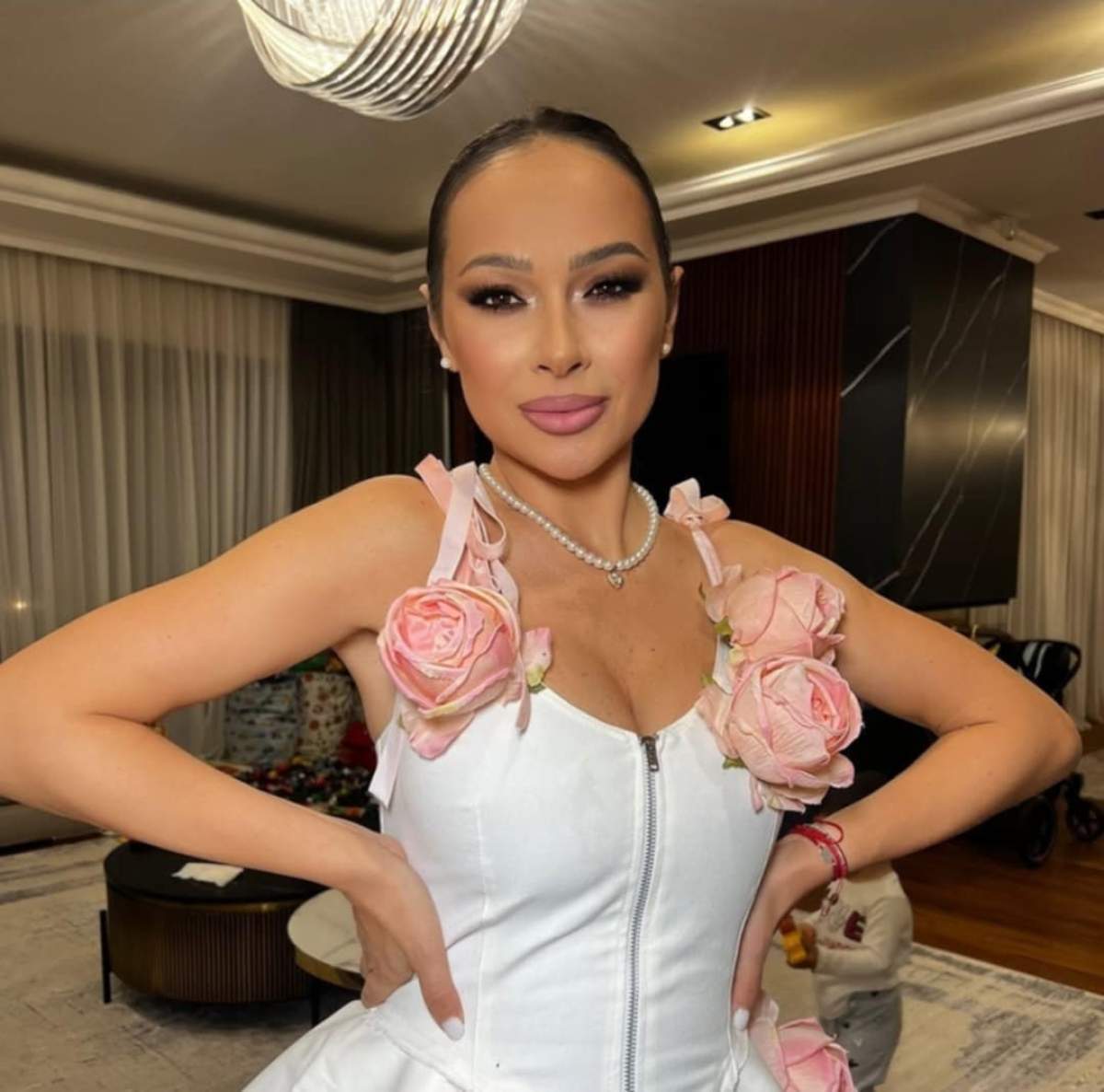 Vlăduța Lupău, machiată și coafată