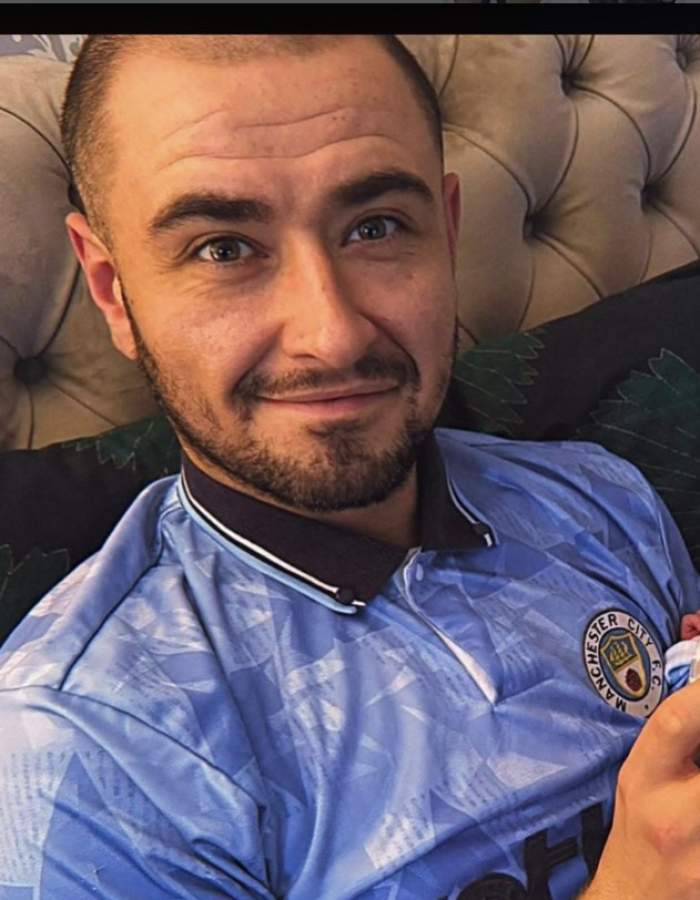 William Rush, într-un tricou albastru