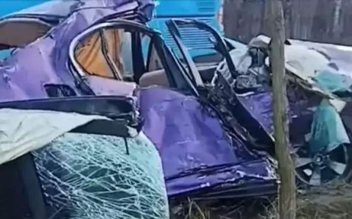 Mașina spulberată, în accidentul din Bacău