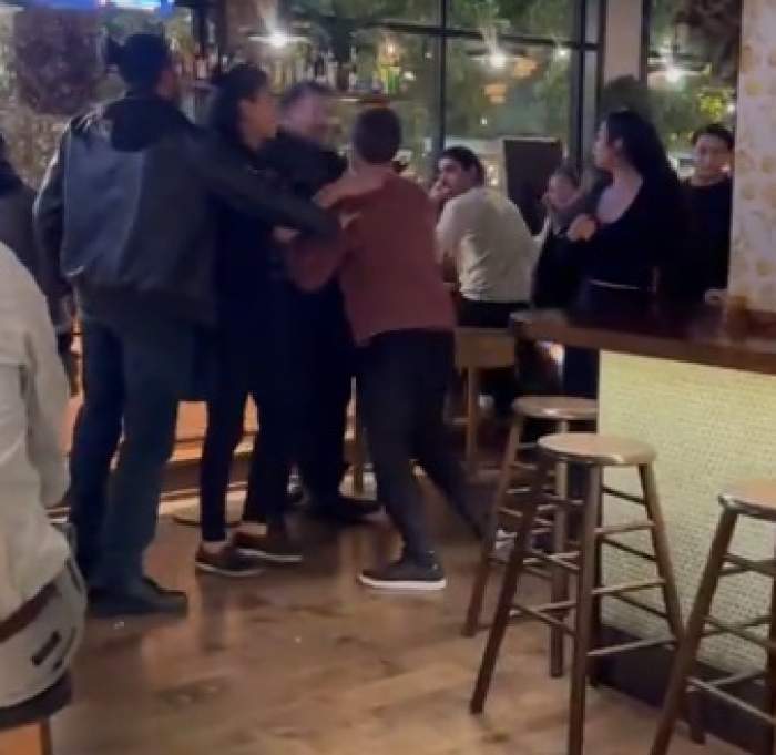 O femeie în stare de ebrietate a provocat haos într-un restaurant! De la ce ar fi pornit totul. Imaginile au devenit virale
