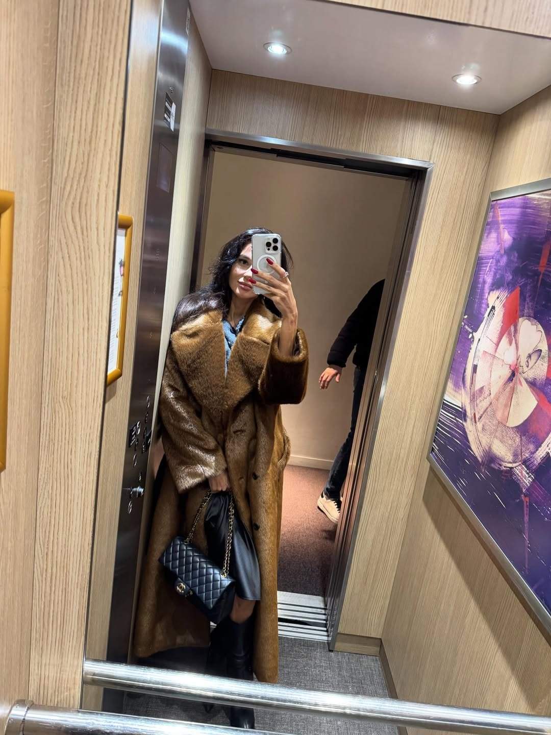 Ruxandra Luca, poză în lift