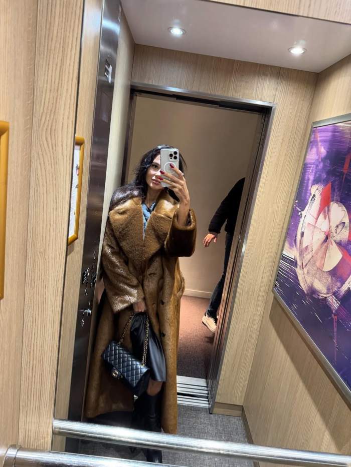 Ruxandra Luca, poză în lift