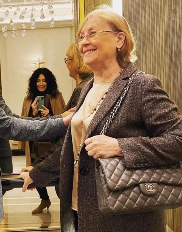 Cine e persoana care a lipsit de la înmormântarea mamei Mihaelei Rădulescu. Toată lumea se aștepta să îi fie alături vedetei