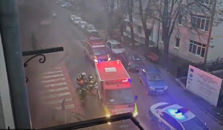 Explozie urmată de incendiu într-un bloc din Focșani!