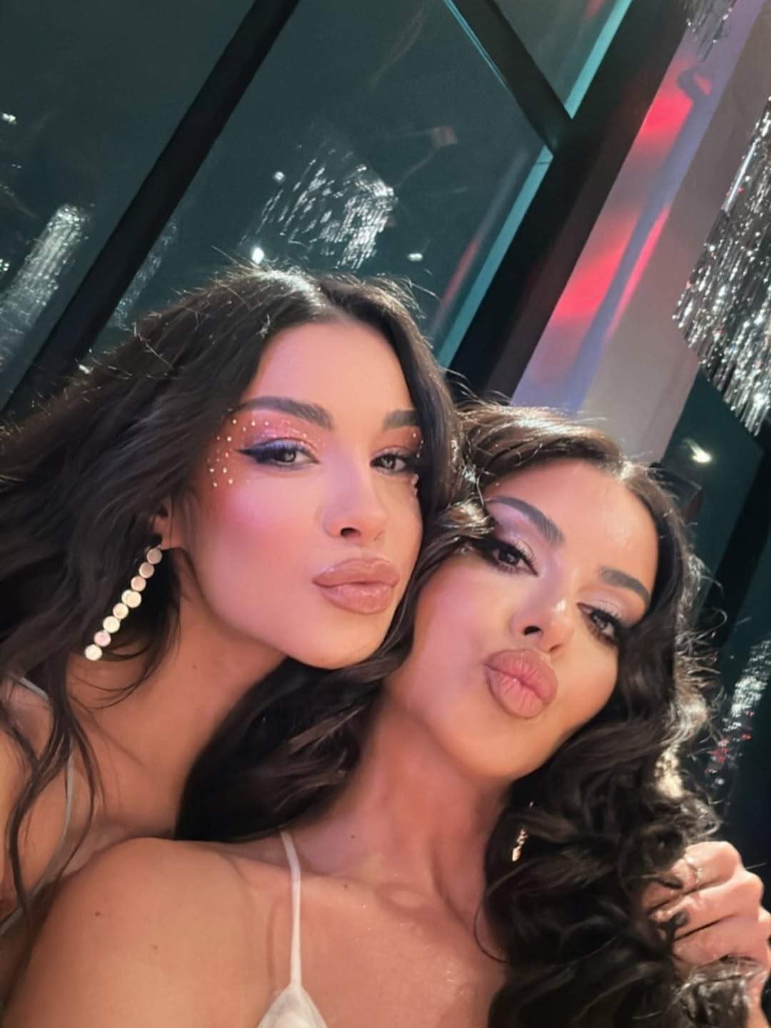 Natalia Mateuț și sora ei