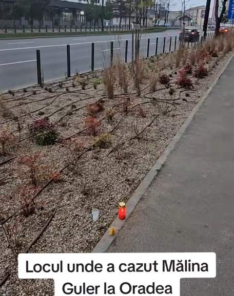 O lumânare stă aprinsă