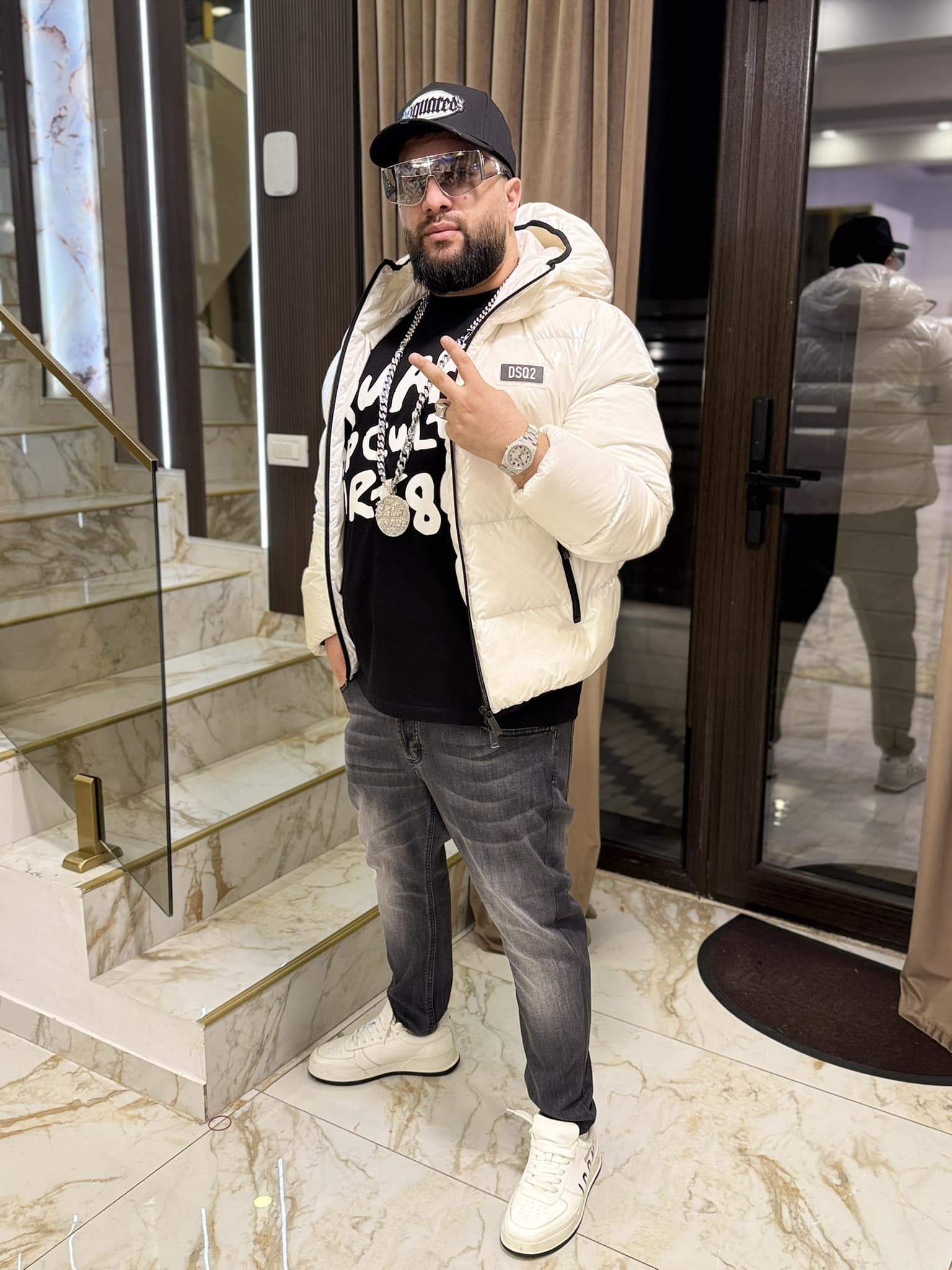 Tzancă Uraganu, îmbrăcat casual