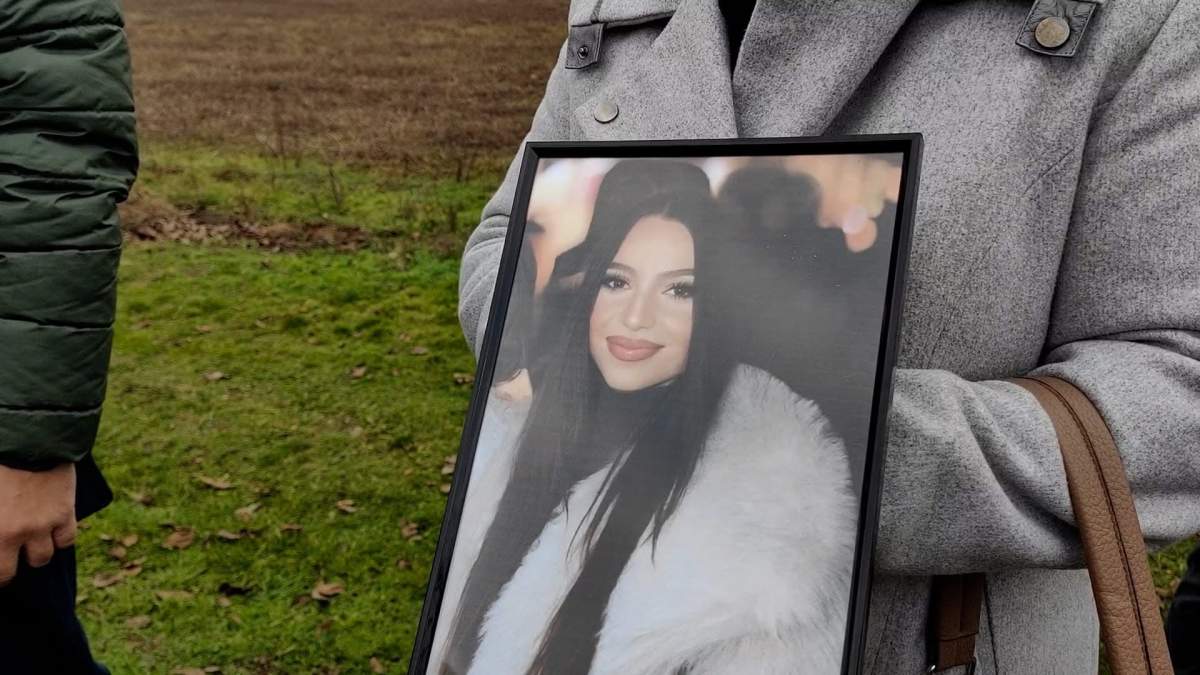 Imaginile durerii! Mălina Guler, tânăra de 27 de ani care a căzut de la etajul 7 al unui bloc din Oradea, a fost înmormântată
