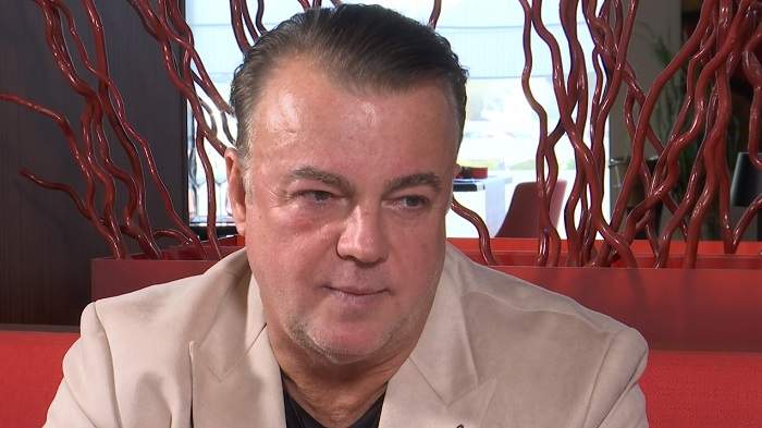 Adrian Enache, nevoit să distreze oamenii, în ziua în care i-a murit tatăl | „Pe scenă cântam și râdeam, iar când mă duceam în spatele cortinei, plângeam...”