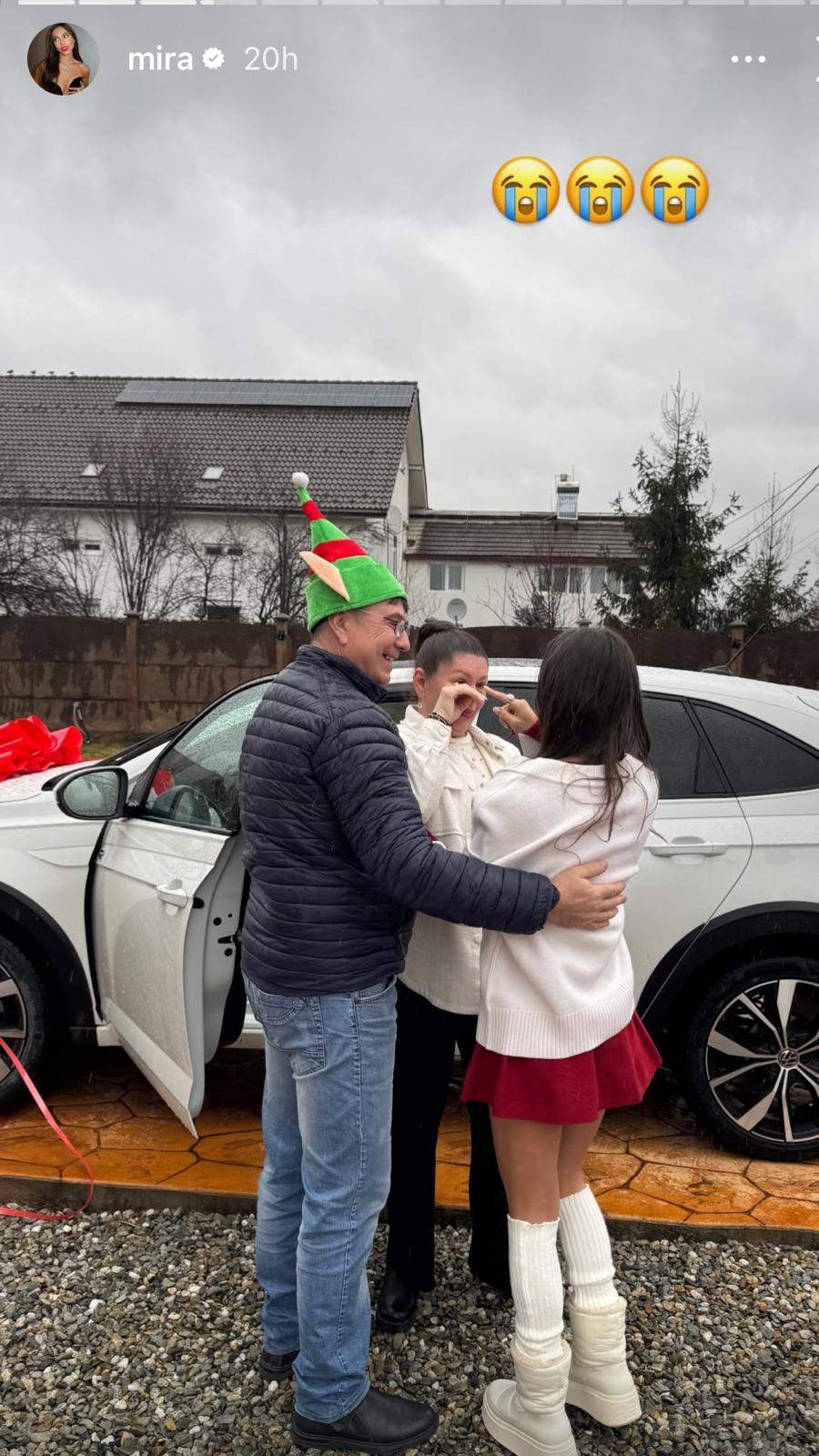 Mira, alături de părinții ei