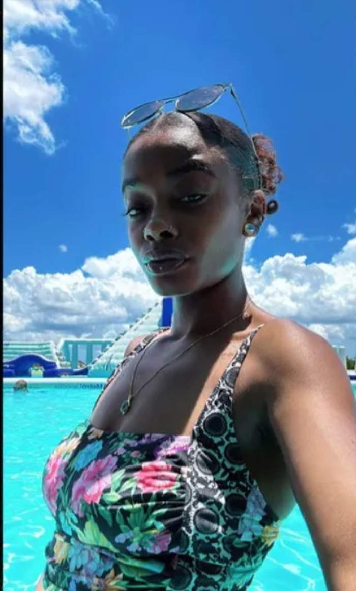 Imani Dia Smith, la piscină