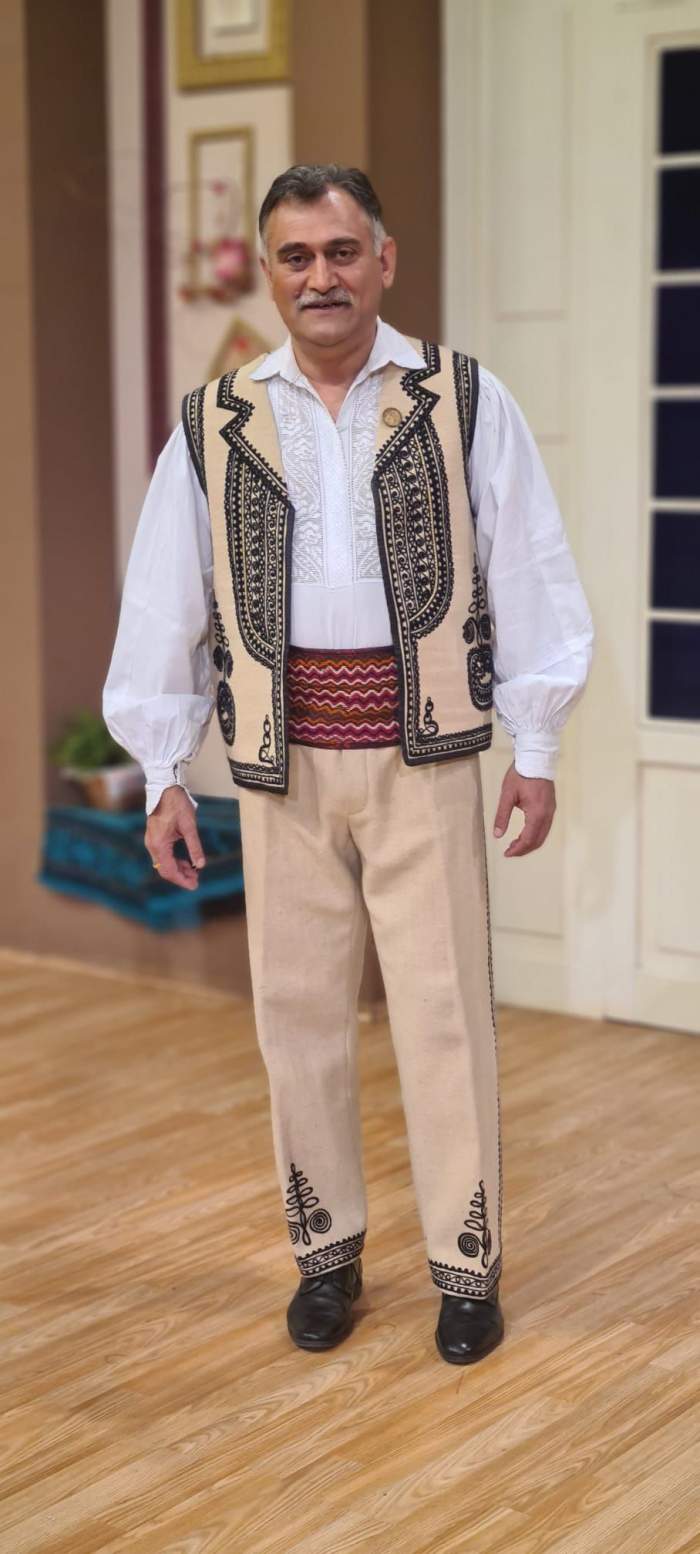 Ion Drăgan, în port popular