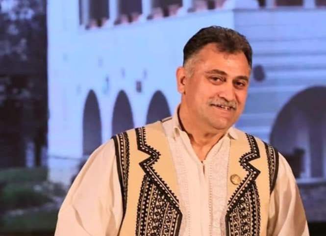 Ion Drăgan, în costum tradițional