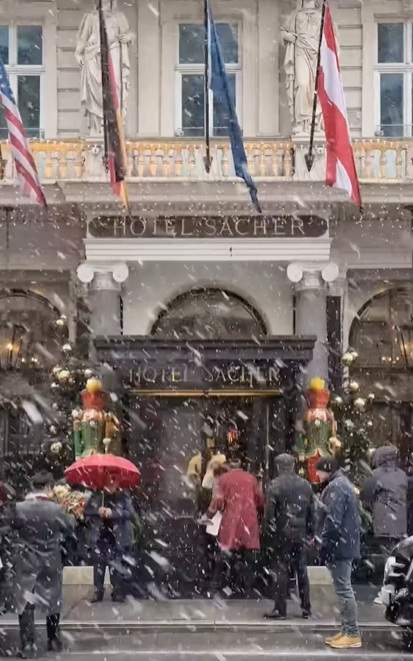 Primul Crăciun cu zăpadă după 28 de ani, în Viena. Atmosferă de poveste în capitala Austriei