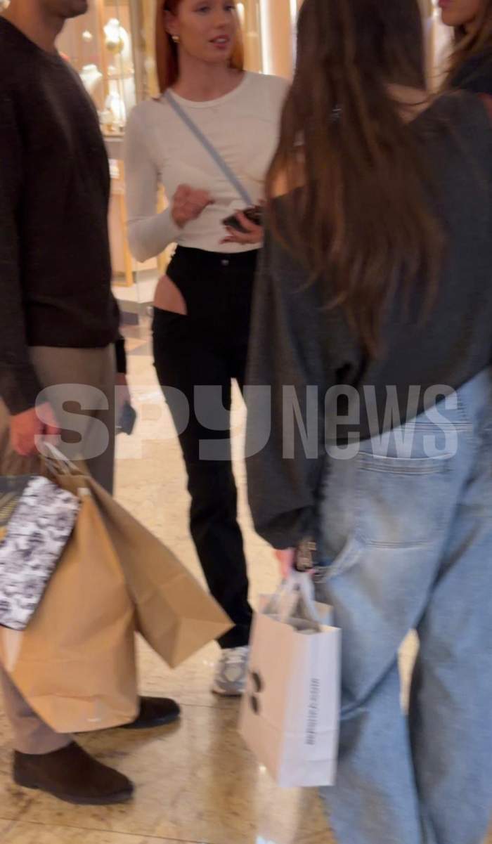 ZED și soția sa, Alina, au întors toate privirile în mall! Ținuta atipică purtată de partenera „Regelui Șoselelor” a stârnit reacții. Oamenii și-au dat coate când i-au văzut | VIDEO