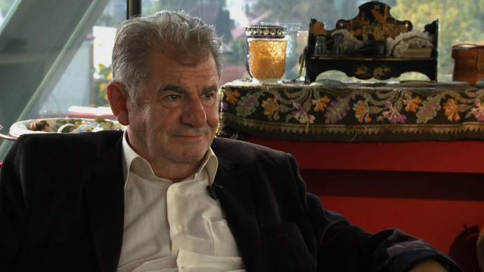 Florin Zamfirescu poarta cămasa albă