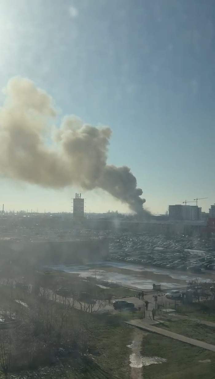 Incendiu puternic în București! Un depozit arde ca o torță. Au fost trimise mesaje RO-Alert