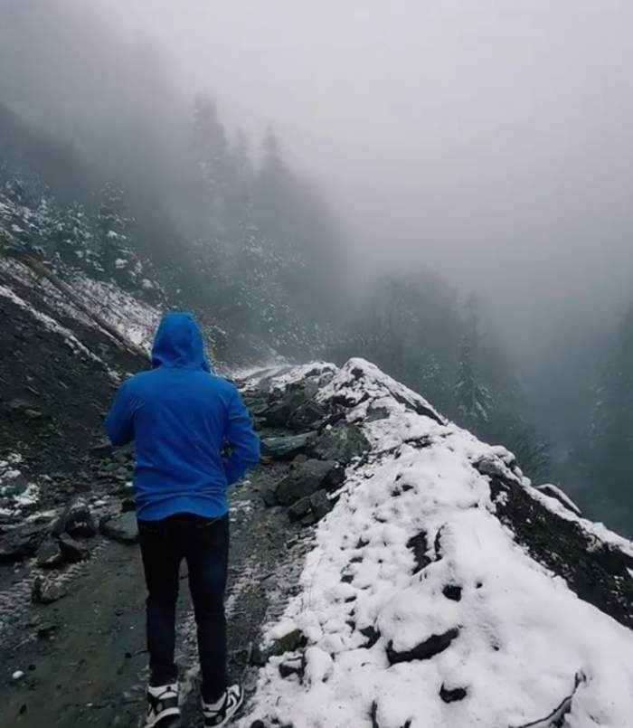 Foto cu prietenul românului care a rămas blocat în drum spre munte