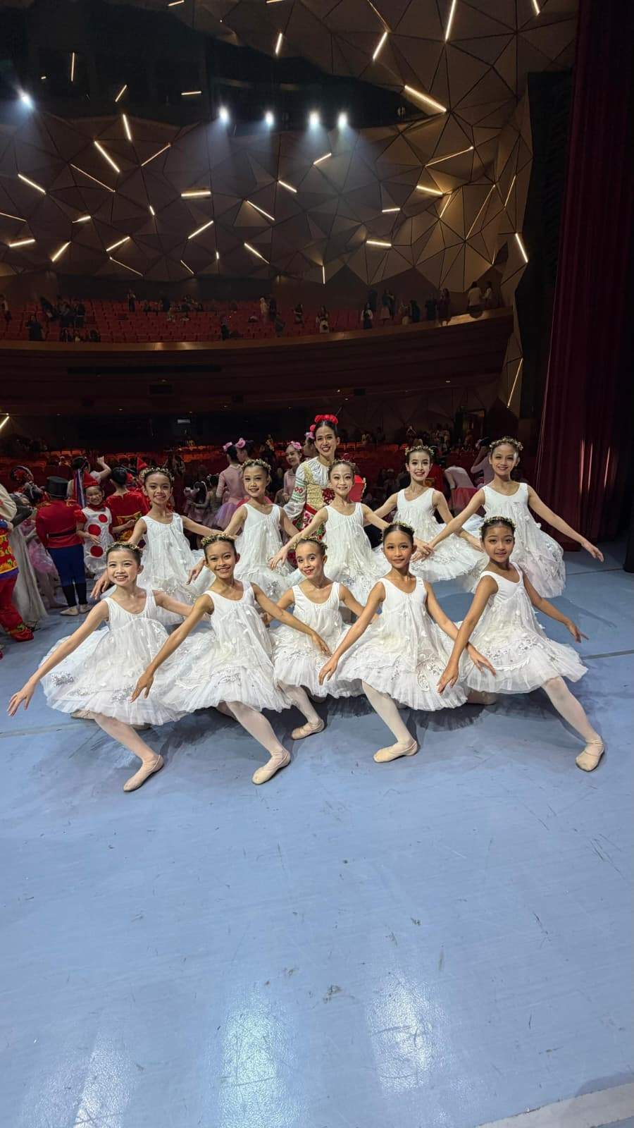 România, pe o mare scenă internațională a baletului! Ilinca Bendeac, membră a campaniei „100 de tineri pentru dezvoltarea României”, în spectacolul „Spărgătorul de nuci” din Indonezia