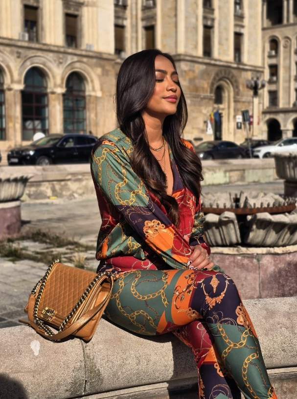 bella santiago intr-o vacanta