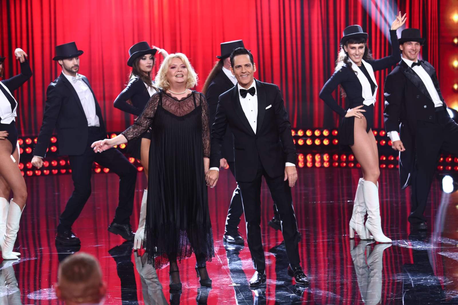 Ștefan Bănică urcă alături de Emilia Popescu pe scenă, la Revelionul cel mai neBUN. Numărul plin de umor va fi văzut pe Antena 1 și AntenaPLAY în noaptea dintre ani