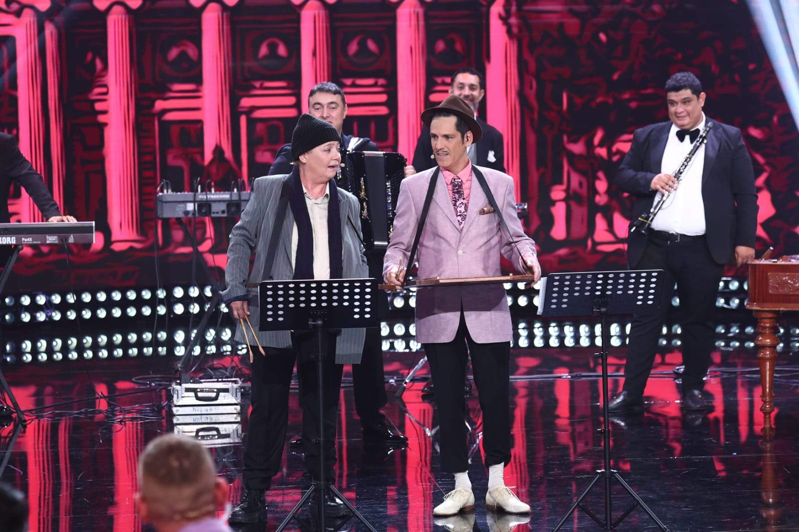 Ștefan Bănică urcă alături de Emilia Popescu pe scenă, la Revelionul cel mai neBUN. Numărul plin de umor va fi văzut pe Antena 1 și AntenaPLAY în noaptea dintre ani