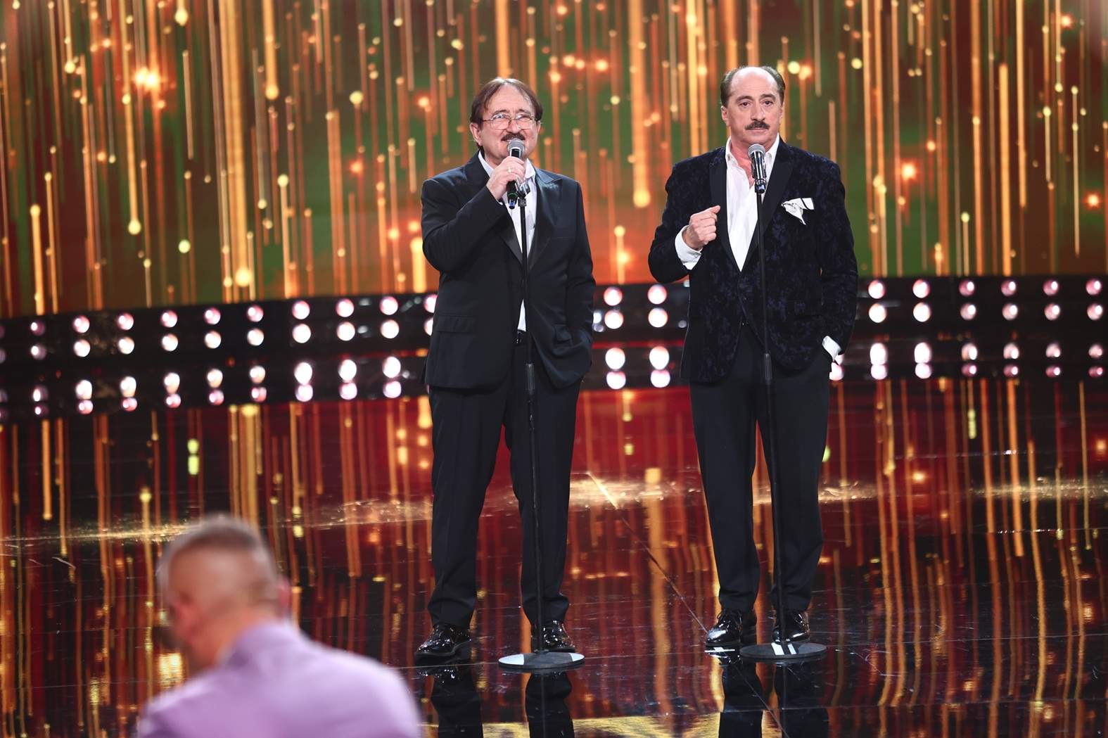 Ștefan Bănică urcă alături de Emilia Popescu pe scenă, la Revelionul cel mai neBUN. Numărul plin de umor va fi văzut pe Antena 1 și AntenaPLAY în noaptea dintre ani