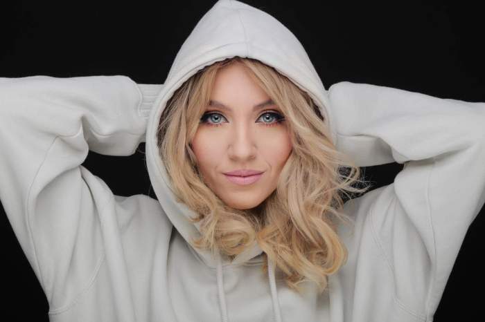 Ana Odagiu are glugă pe cap