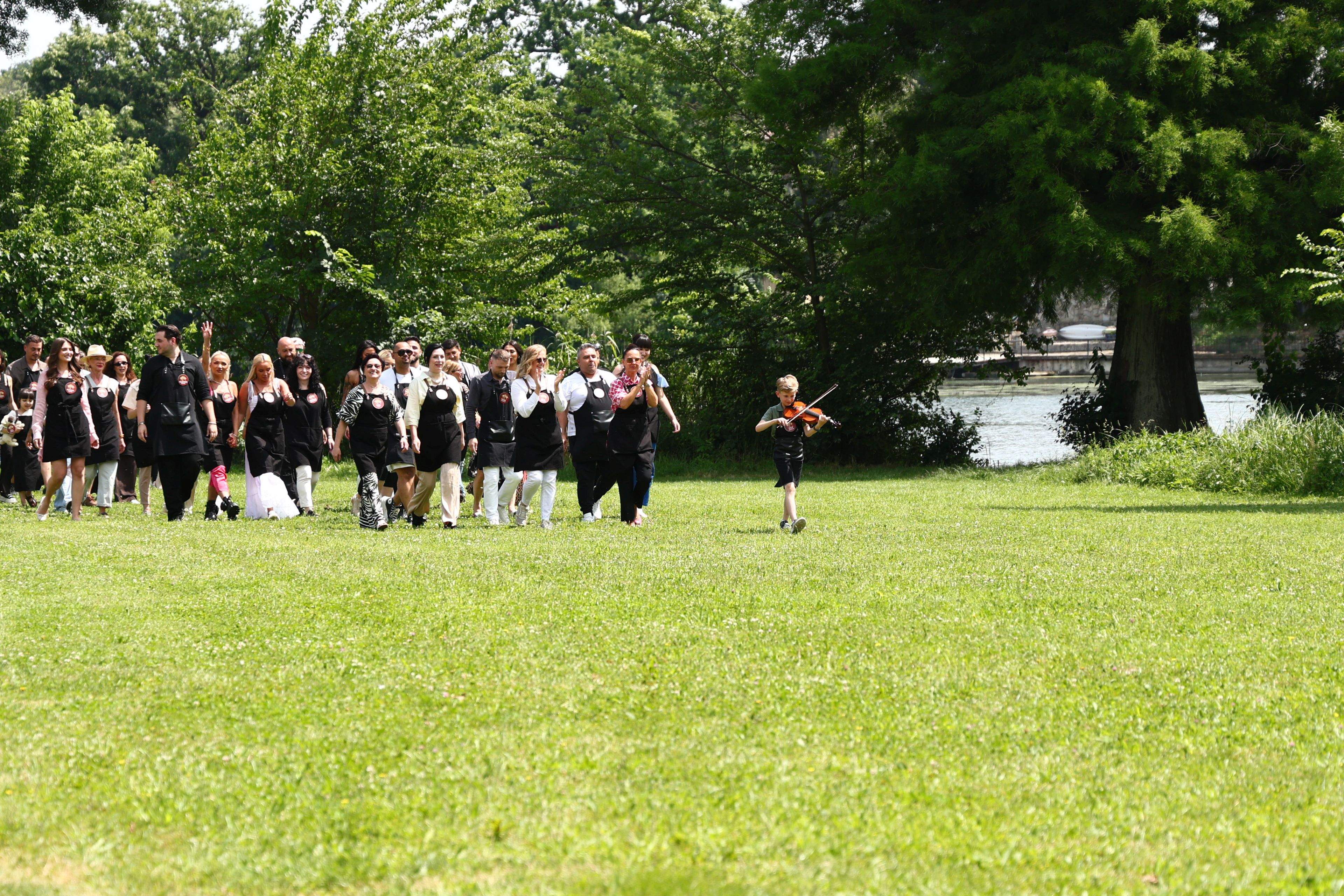 Chefi la cuțite, lider de audiență. Emoții uriașe în bootcamp-ul de ieri seară: Chefii și-au format echipele cu care intră în primul battle duminica aceasta