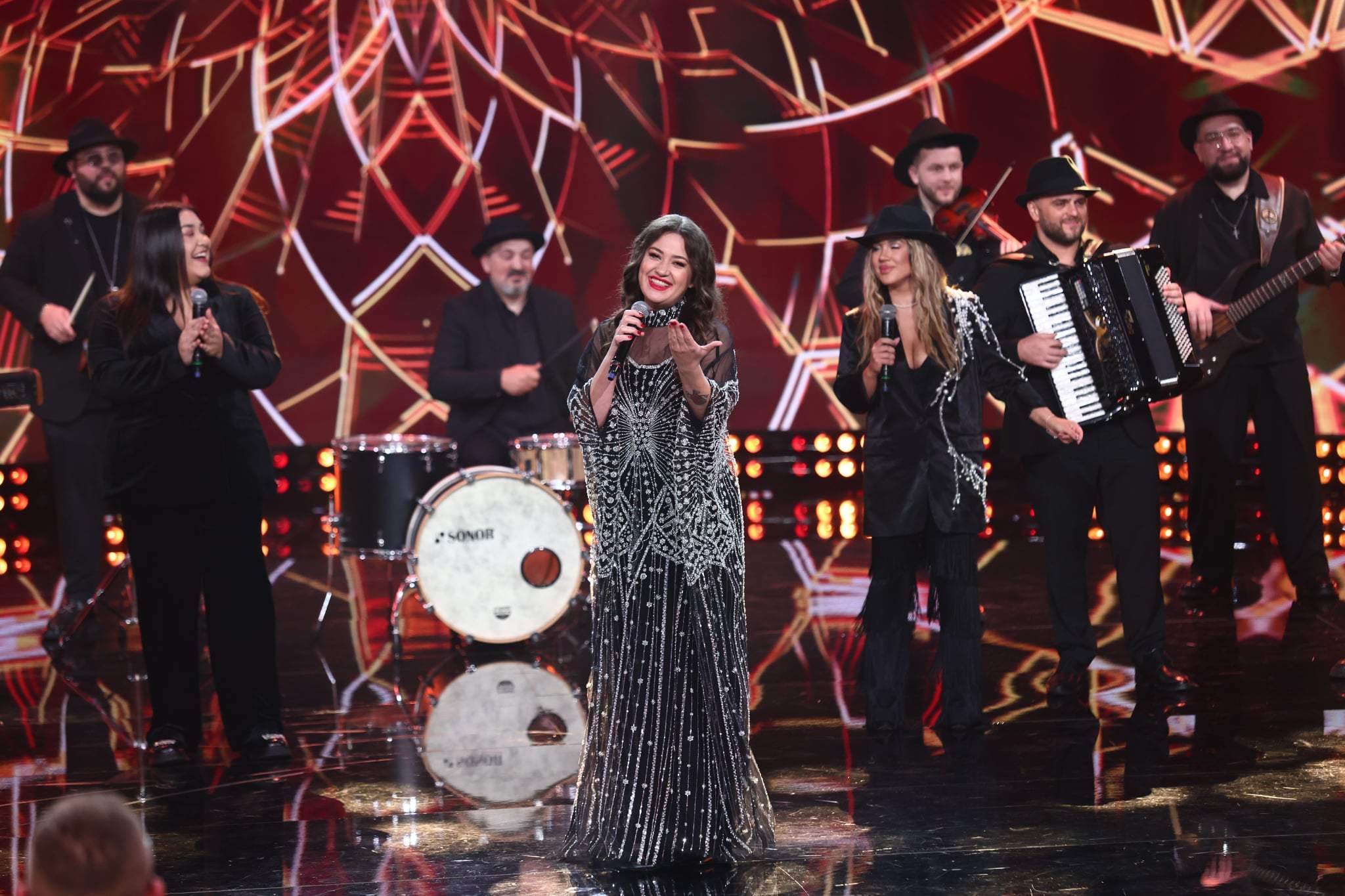 Carmen Chindriş nu ştia că există Moş Crăciun! Artista primea cadouri de Moş Nicolae! Dezvăluiri în exclusivitate