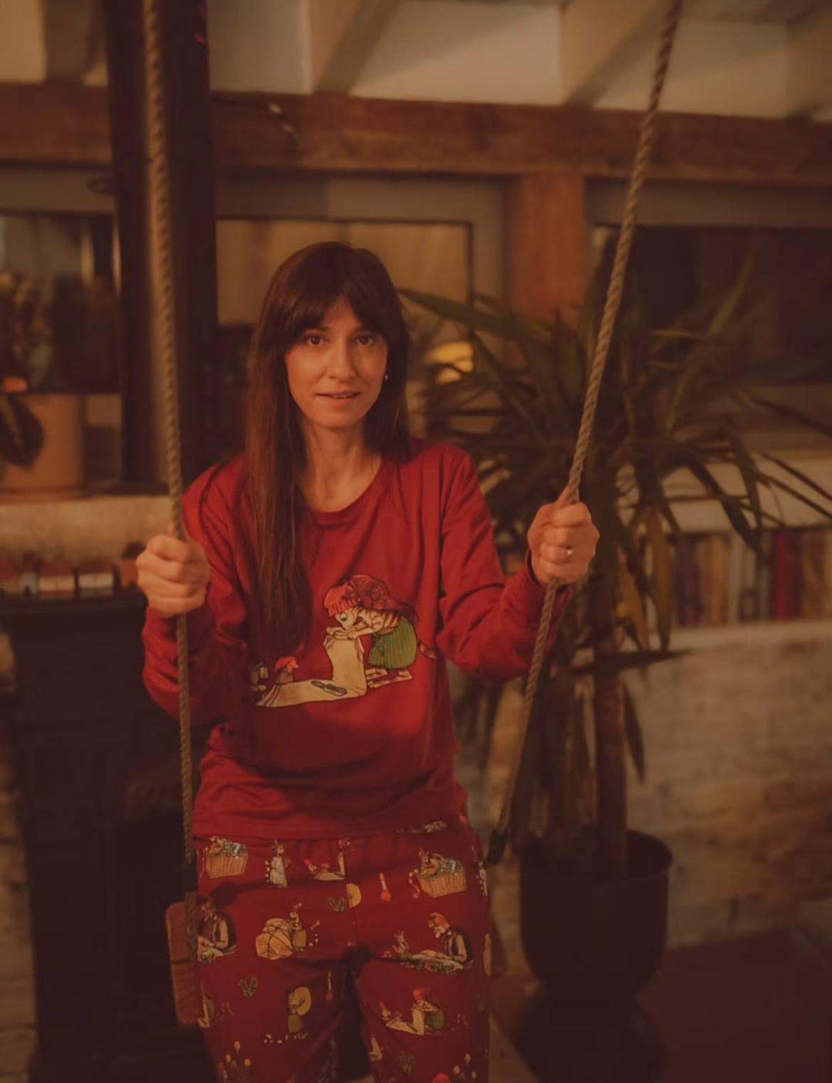 Dana Rogoz, pe un leagăn