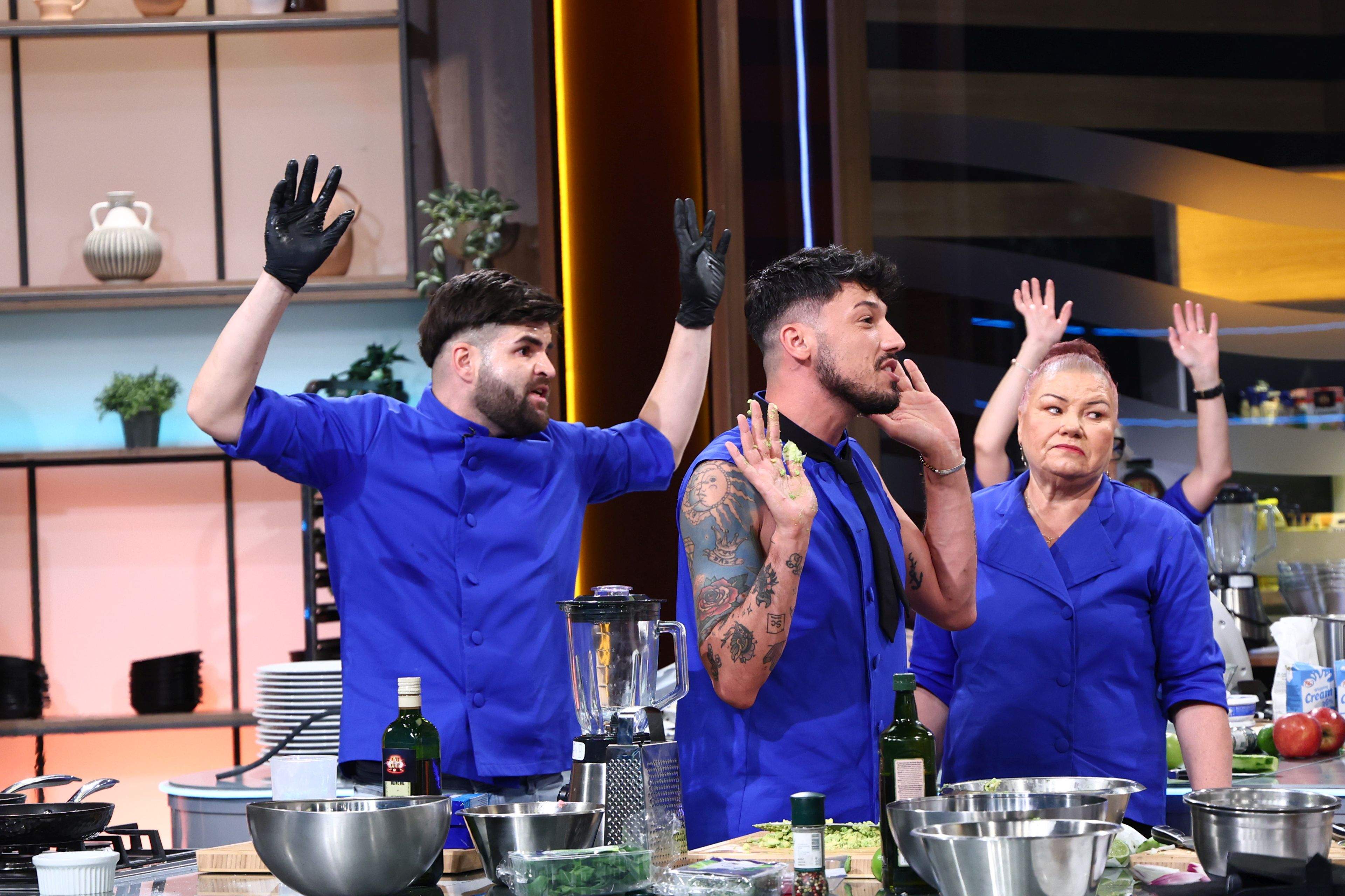 Echipa albastră a lui Chef Orlando a câștigat primul battle al sezonului 16 Chefi la cuțite. Diseară, Chef Richard aruncă în luptă prima amuletă