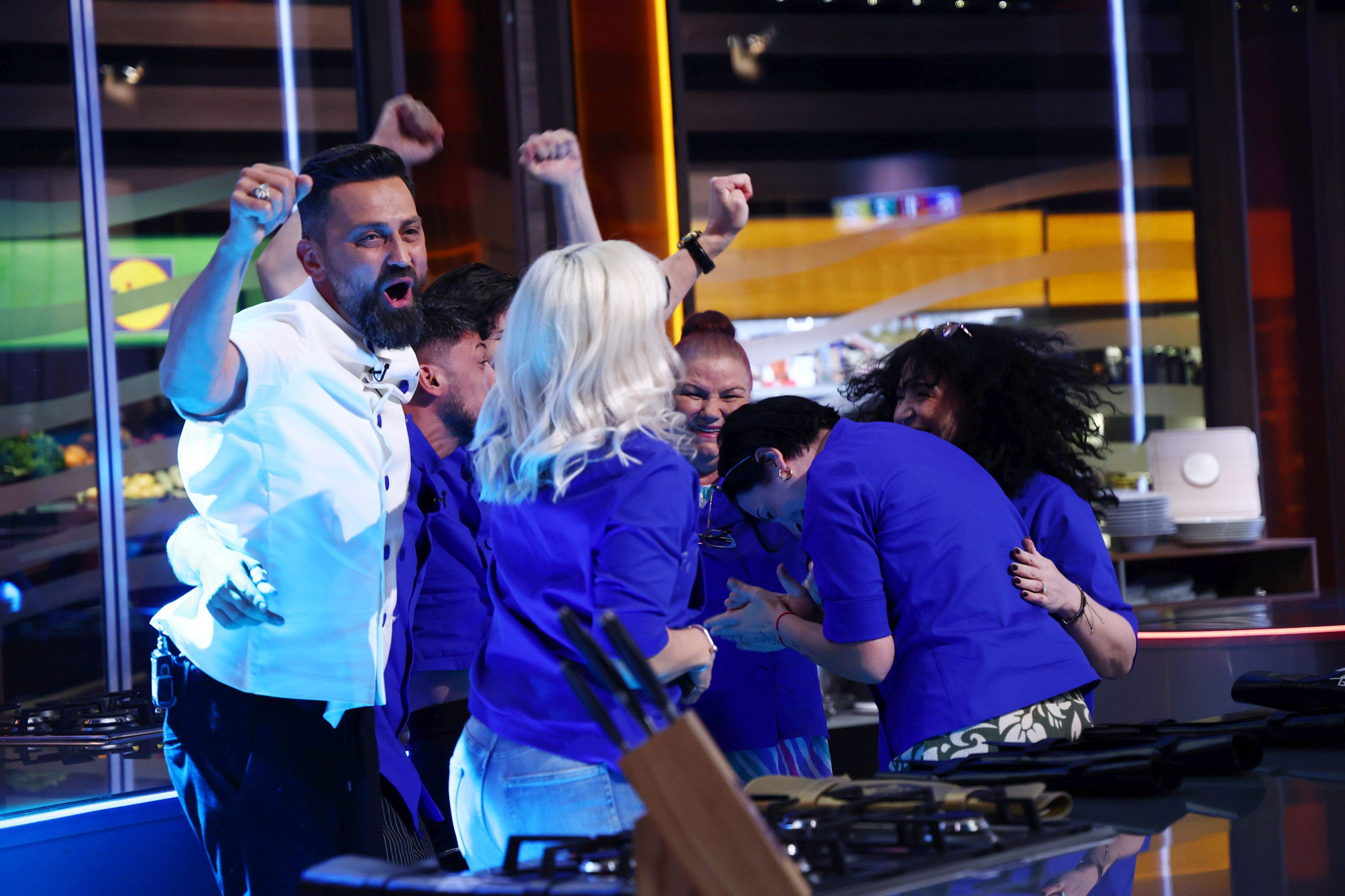 Echipa albastră a lui Chef Orlando a câștigat primul battle al sezonului 16 Chefi la cuțite. Diseară, Chef Richard aruncă în luptă prima amuletă