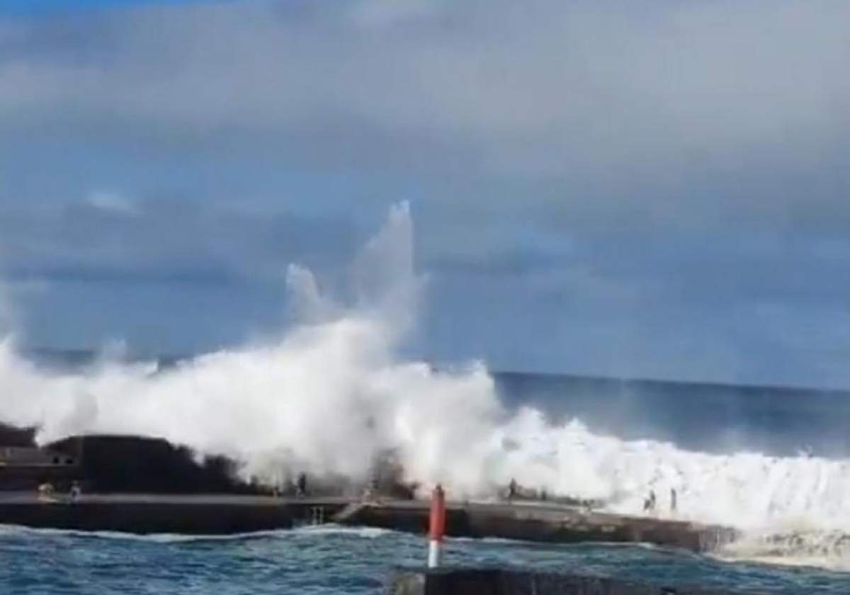 Doi români și-au pierdut viața în Tenerife! Au murit după ce au fost luați de un val uriaș care a lovit cu forță o piscină