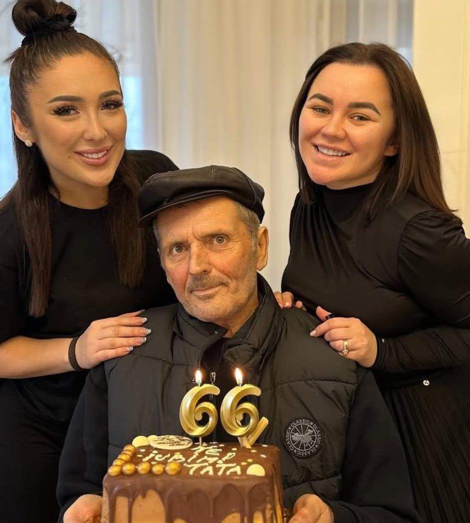 Carmen de la Sălciua, alături de sora și tatăl ei