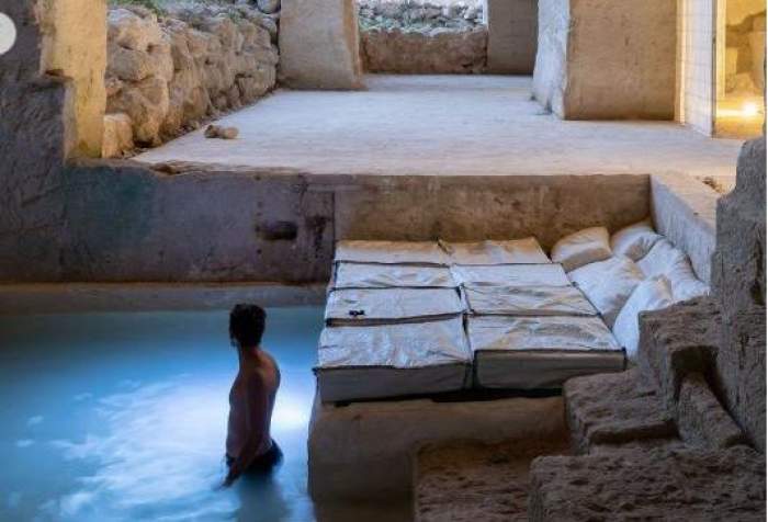 Foto dintr-o peșteră