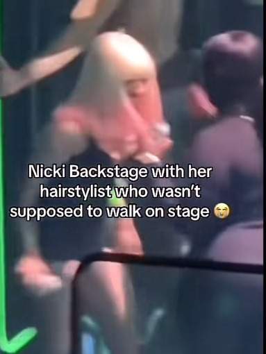 Nicki Minaj, nervoasă, la concert