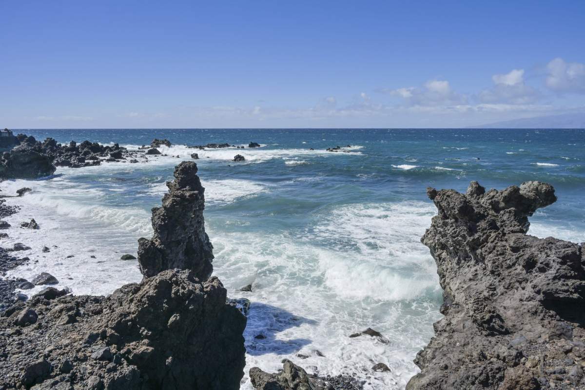 Brandung, Felsen, Wellen, Atlantik südlich von Los Gigantes, Tenerife, Spanien
