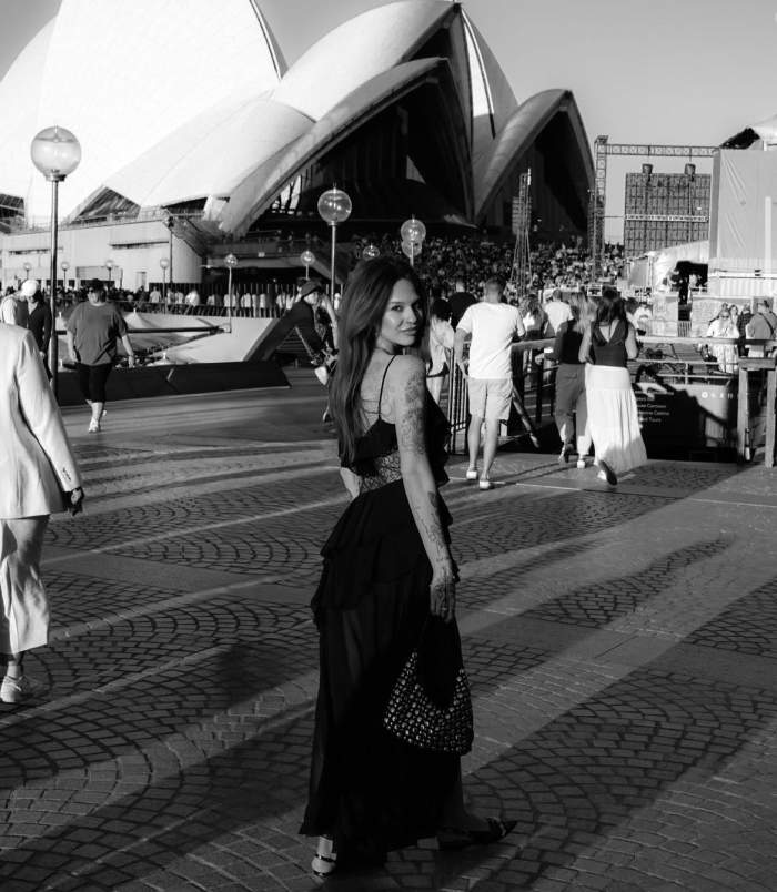 Marilu Dobrescu, fotografie alb-negru, la un festival