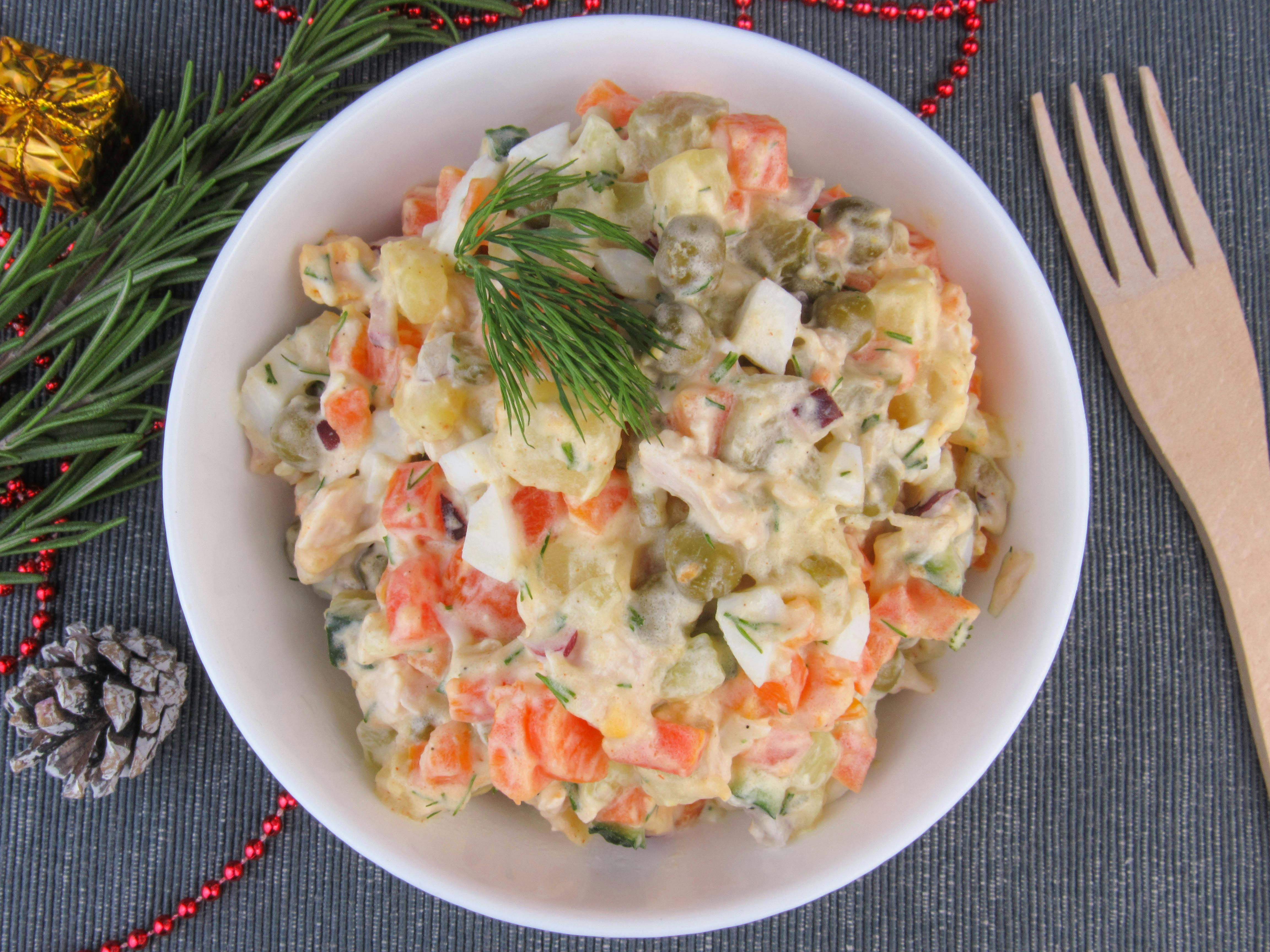 Rețetă de salată de pui cu ciuperci. Preparatul delicios pentru întreaga familie