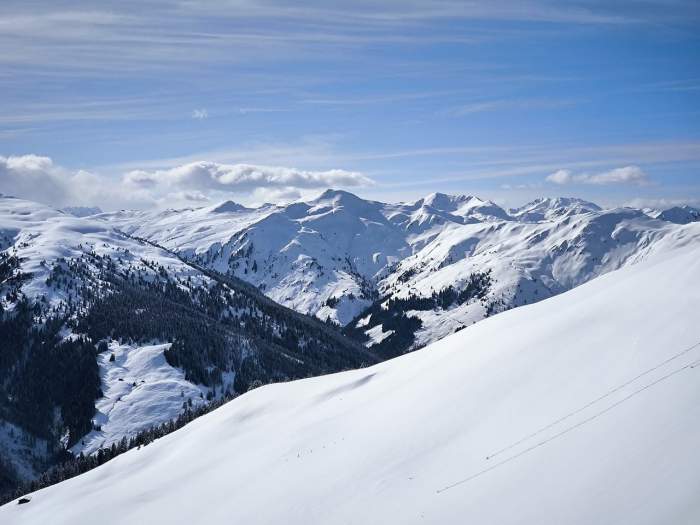 Risc de avalanșă în Munții Bucegi! Autoritățile atrag atenția turiștilor