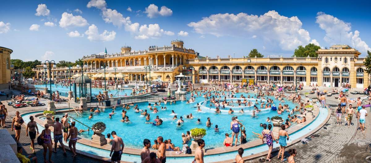 Băile termale Szechenyi, cea mai mare baie medicinală din Europa, Budapesta, Ungaria, Europa