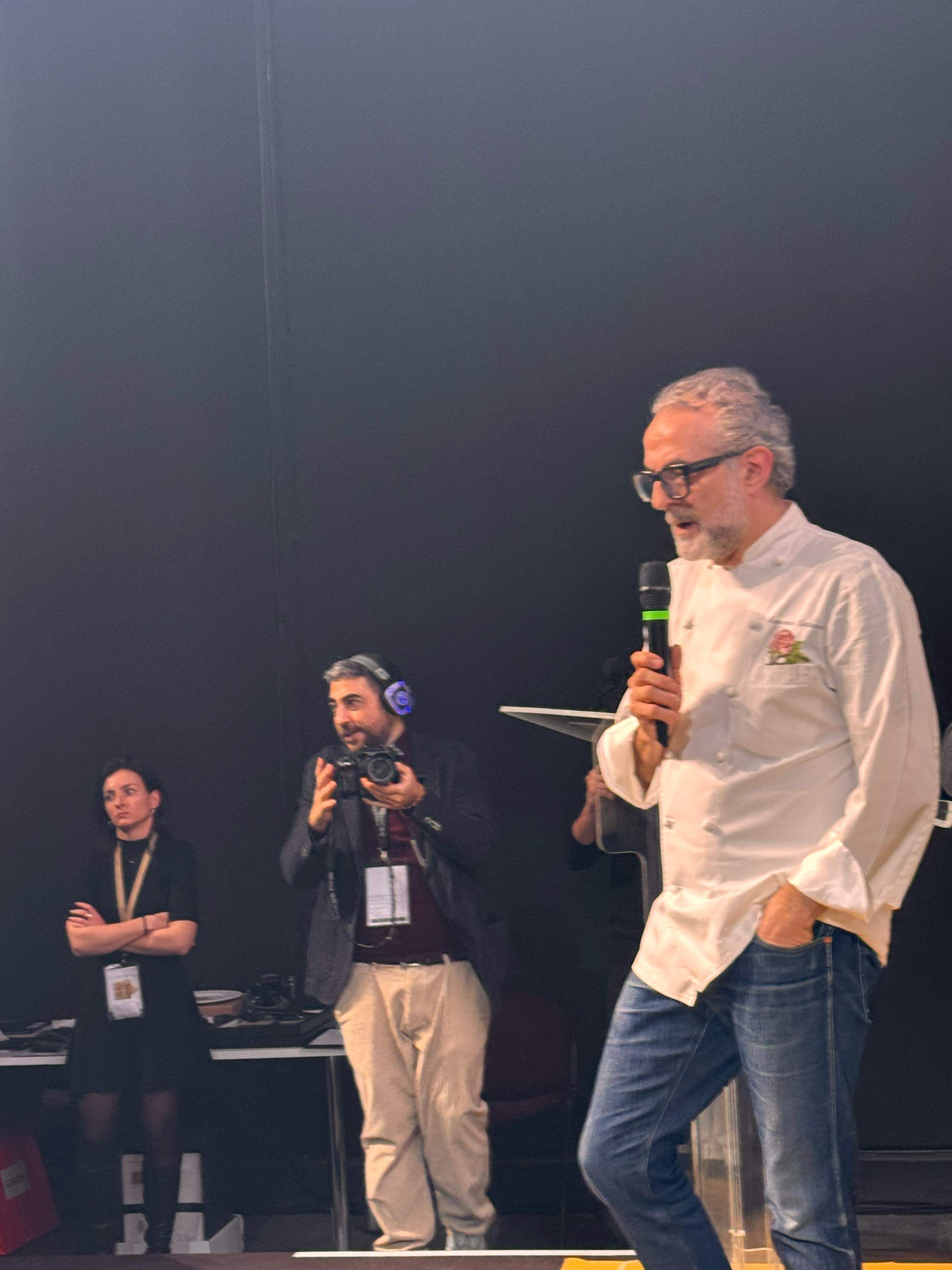 Chef Richard Abou Zaki, aniversare emoționantă alături de legendarul Chef Massimo Bottura, la Congresul Internațional al bucătarilor de la Milano