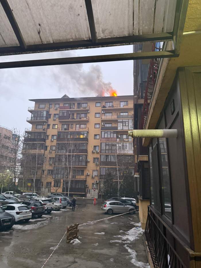 Incendiu la un bloc de locuințe în Militari Residence. Pompierii au intervenit cu 10 autospeciale