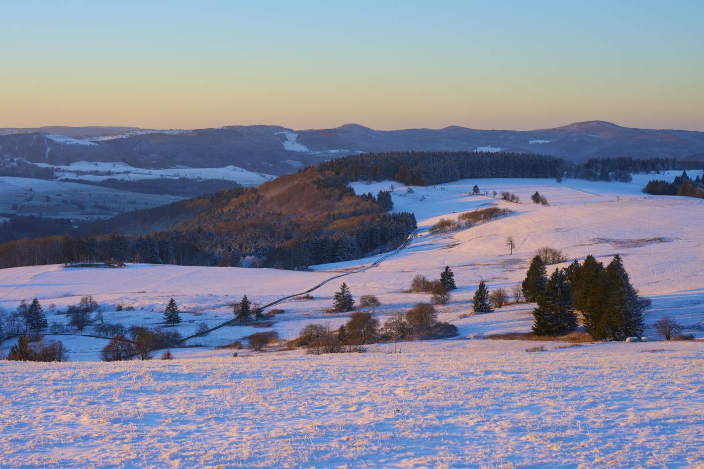 România, traversată de un vortex polar. Ninge în mai multe zone din țară. Unde se va depune strat consistent de zăpadă zilele următoare